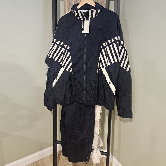 NEW! CORPRATE BRANDS Men's Vintage 90'S Windbreaker Track Suit XL.